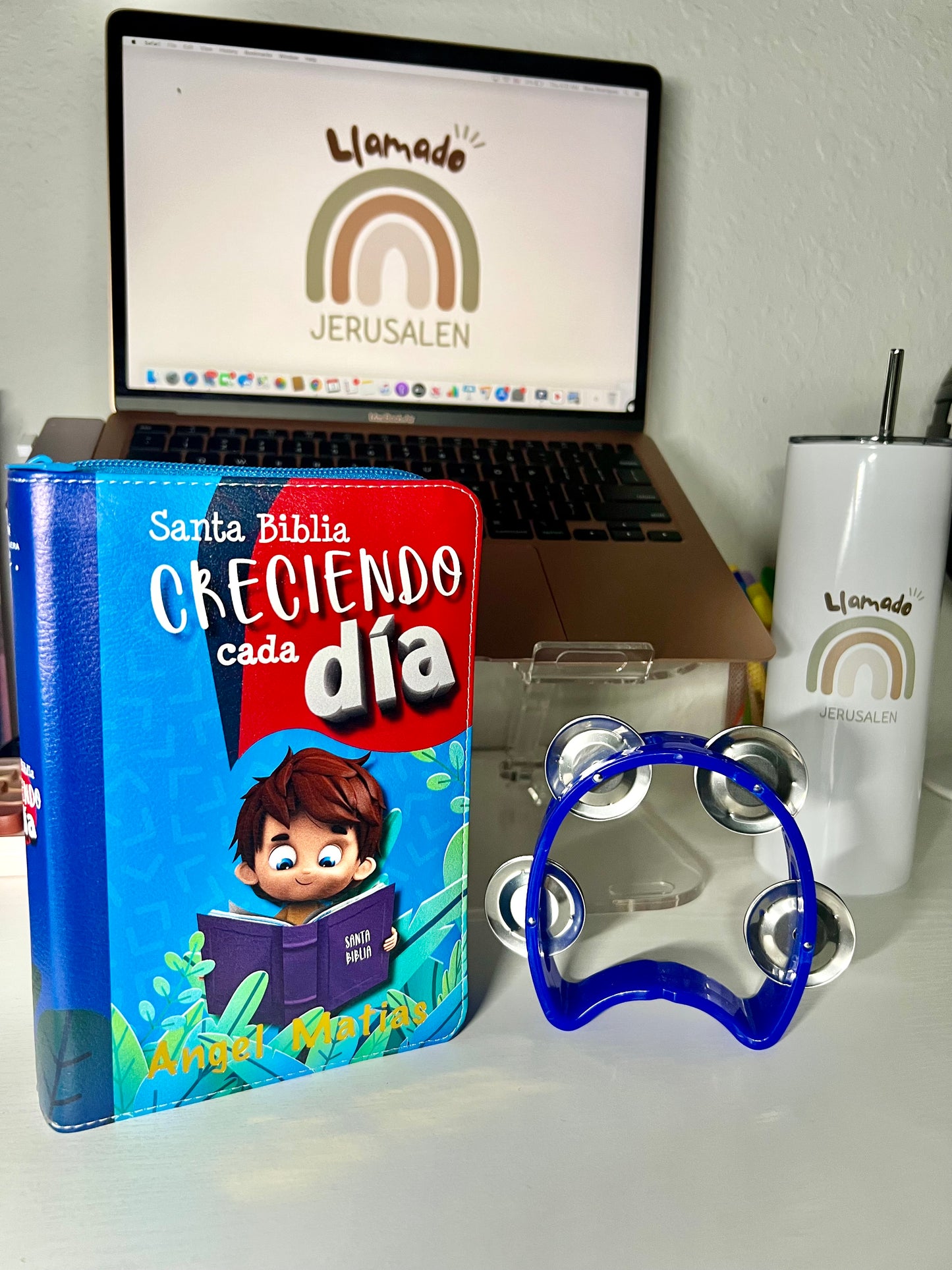 Biblia Compacta para Niños Creciendo cada Día con Cierre RV1960 imit. piel azul